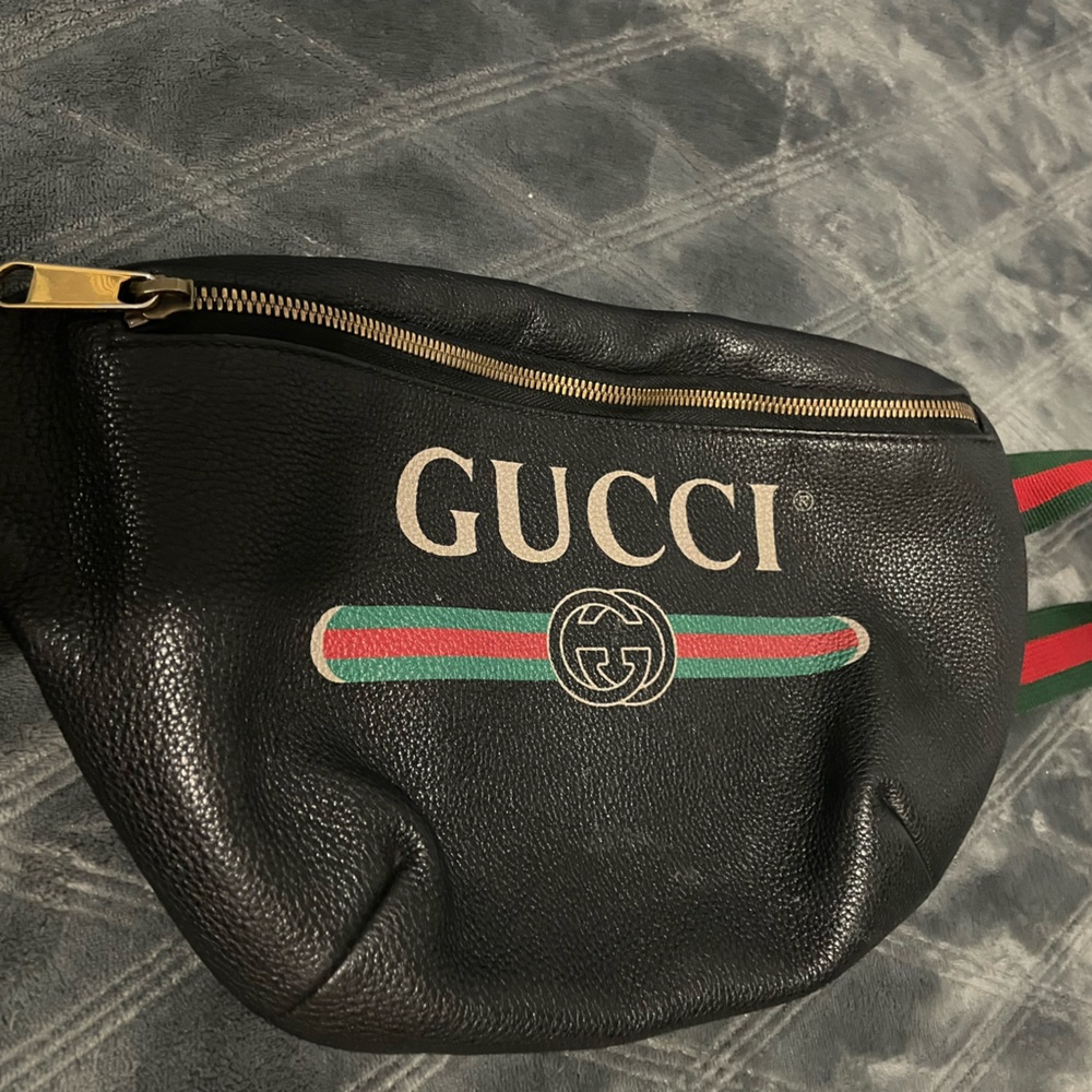 Gently used AUTHENTIC GUCCI fanny pack for salw